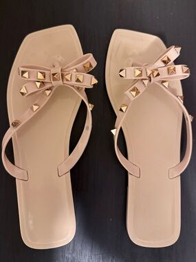 Nude Studded Bow Thong Sandals - Women's Summer Flip Flops
